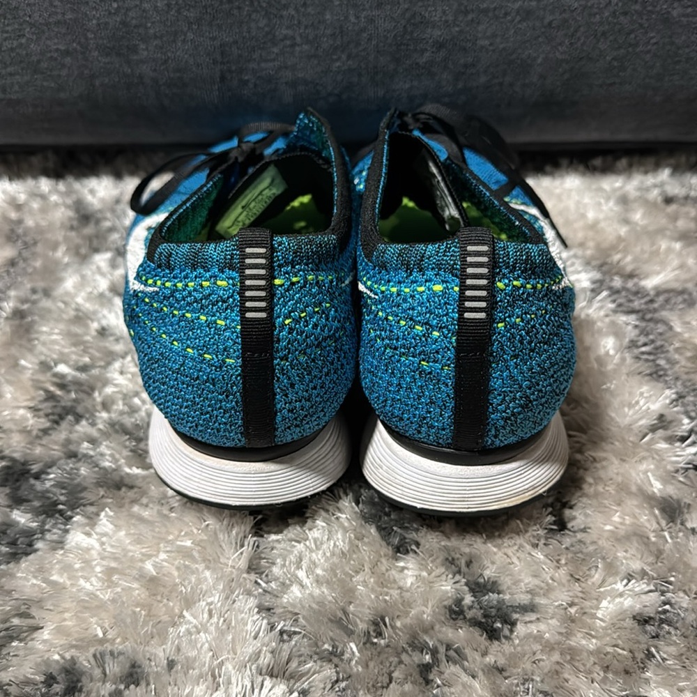 2016 Nike Flyknit Racer - Picture 3 of 6